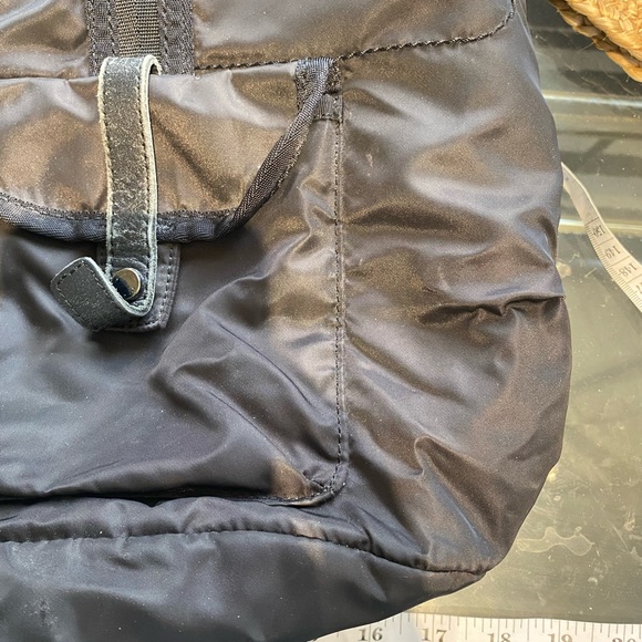 Lululemon designed in Vancouver in 1998 black shoulder bag… - Picture 11 of 12